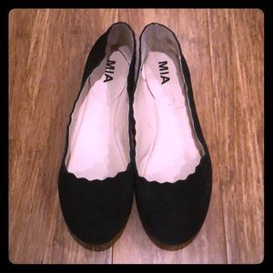 Mia scalloped black flats, size 9, never worn.